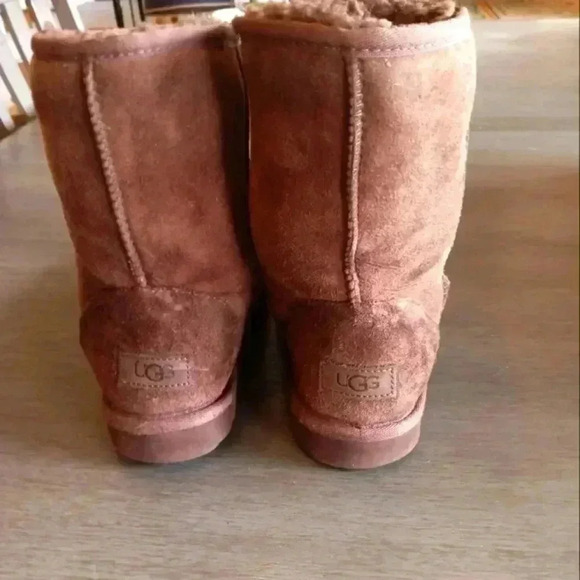 UGG Boots - Picture 1 of 4